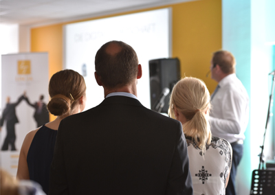 Con un sistema per il sistema